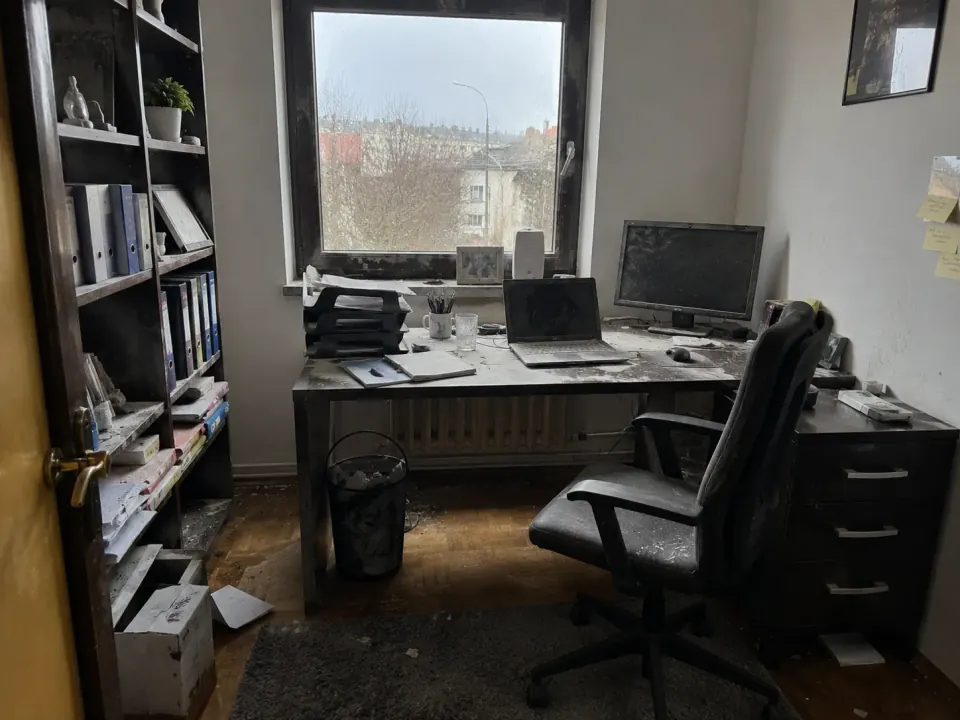 Pisarna pred čiščenjem